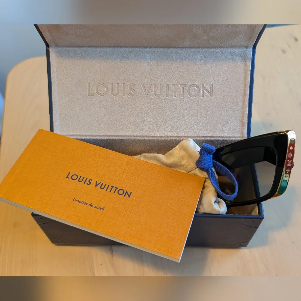 Louis Vuitton Black and Gold Sunglasses - Picture 6 of 7